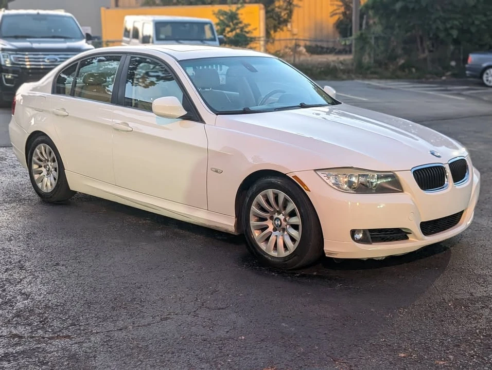 2009 BMW E90 3 Series Sedan - Image 4 of 17