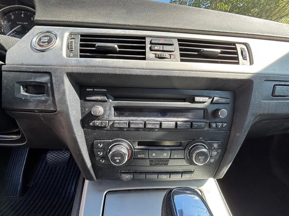 2009 BMW E90 3 Series Sedan - Image 10 of 19