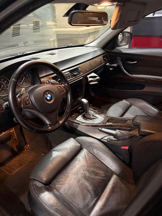 2009 BMW E90 3 Series Sedan - Image 2 of 6