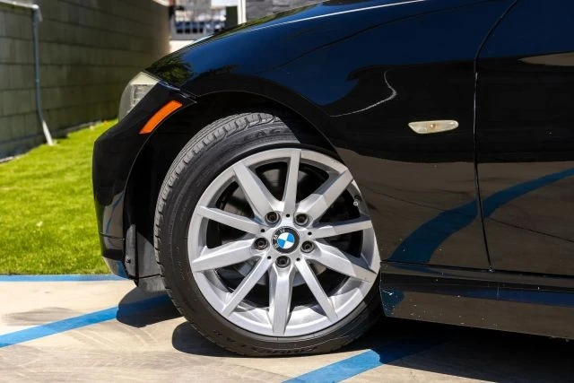 2009 BMW E90 3 Series Sedan - Image 13 of 21