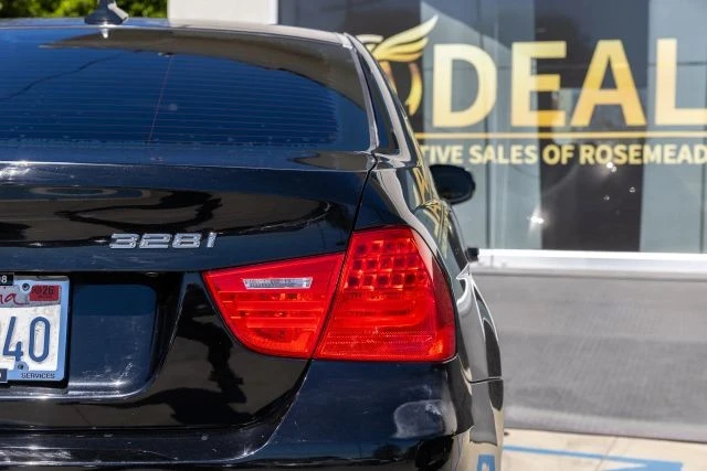 2009 BMW E90 3 Series Sedan - Image 16 of 21