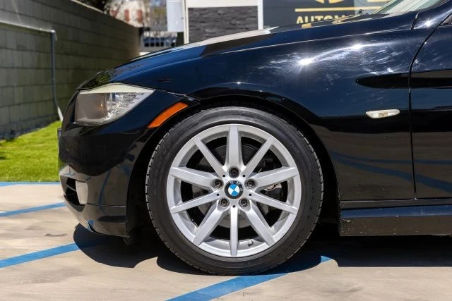2009 BMW E90 3 Series Sedan - Image 10 of 21