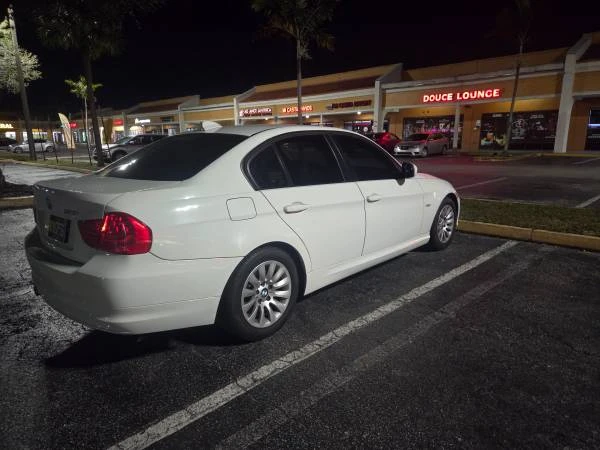 2009 BMW E90 3 Series Sedan - Image 3 of 10