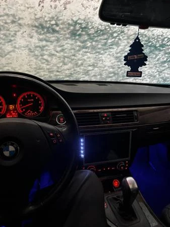 2009 BMW E90 3 Series Sedan - Image 3 of 4