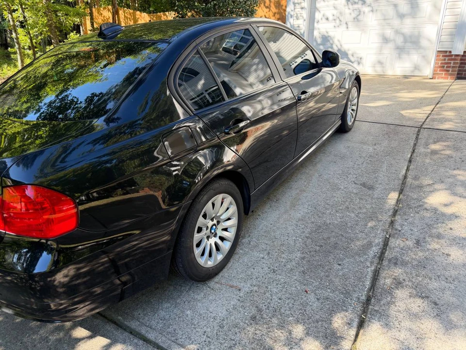 2009 BMW E90 3 Series Sedan - Image 4 of 10