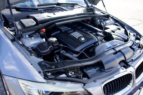 2009 BMW E90 3 Series Sedan - Image 7 of 15