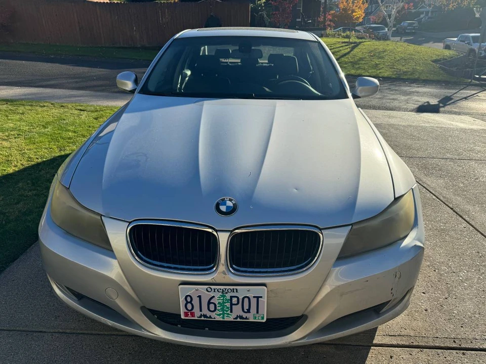 2009 BMW E90 3 Series Sedan - Image 2 of 6