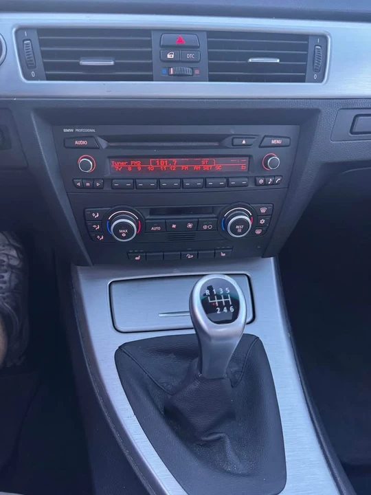 2009 BMW E90 3 Series Sedan - Image 16 of 19