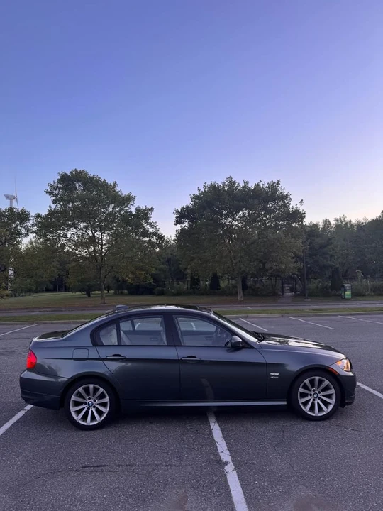 2009 BMW E90 3 Series Sedan - Image 5 of 19