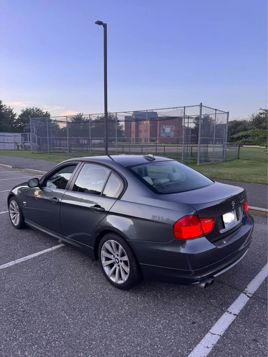 2009 BMW E90 3 Series Sedan - Image 8 of 19