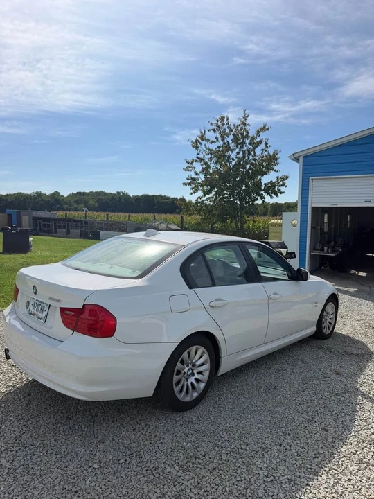 2009 BMW E90 3 Series Sedan - Image 5 of 10