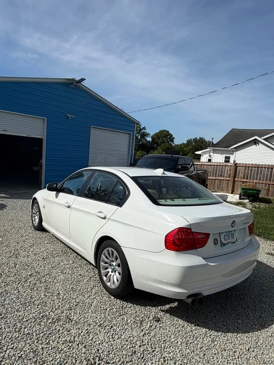 2009 BMW E90 3 Series Sedan - Image 7 of 10