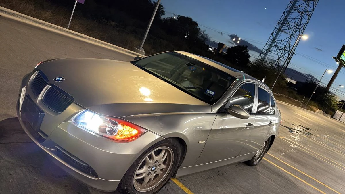 2009 BMW E90 3 Series Sedan - Image 2 of 9