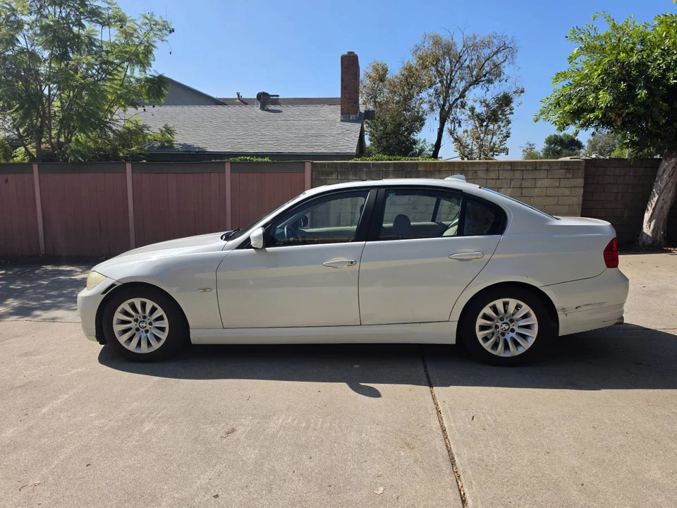 2009 BMW E90 3 Series Sedan - Image 2 of 9
