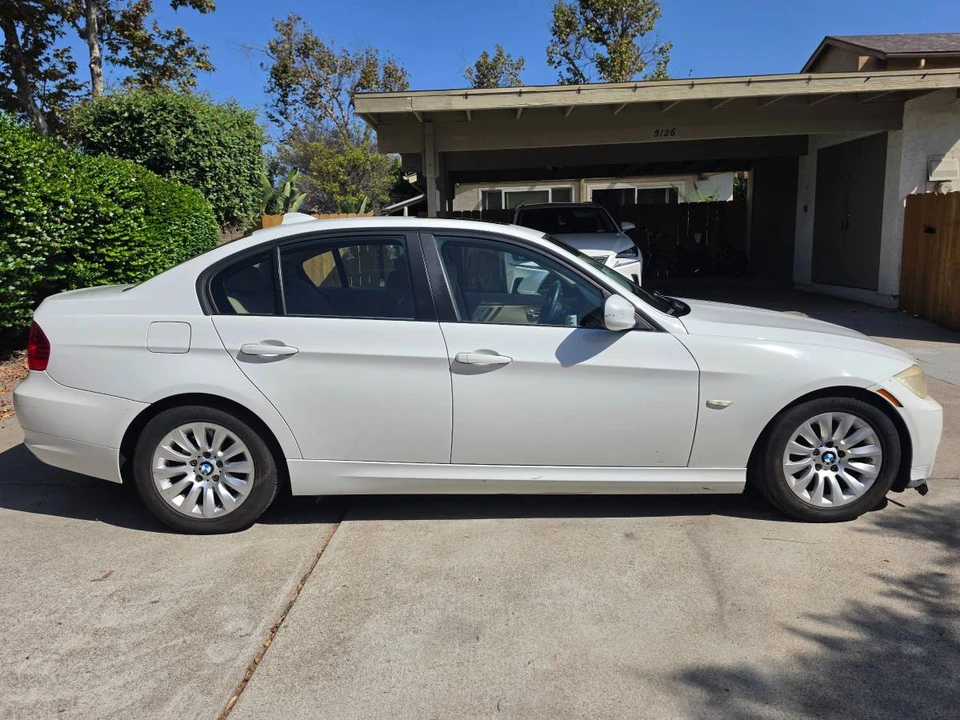 2009 BMW E90 3 Series Sedan - Image 3 of 9