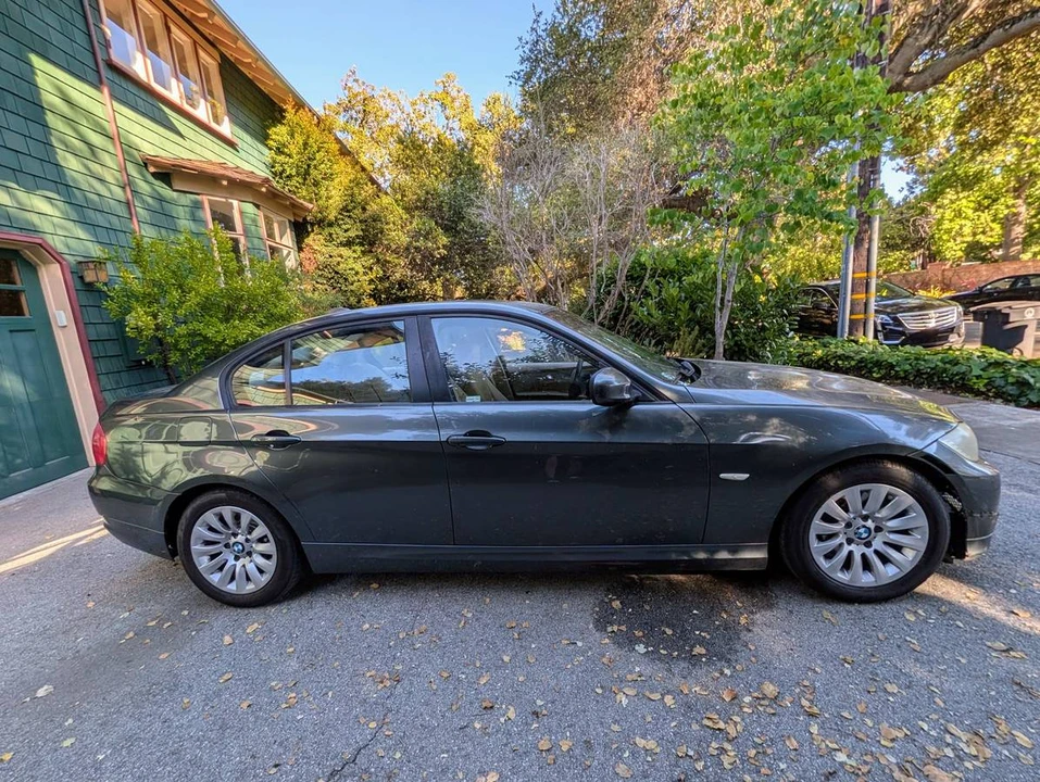 2009 BMW E90 3 Series Sedan - Image 2 of 24