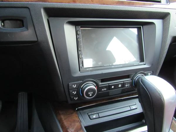 2009 BMW E90 3 Series Sedan - Image 14 of 16
