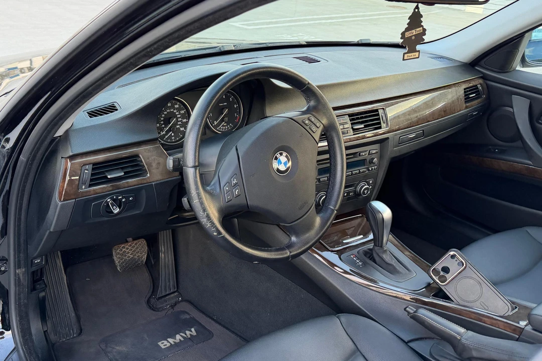 2009 BMW E90 3 Series Sedan - Image 26 of 31