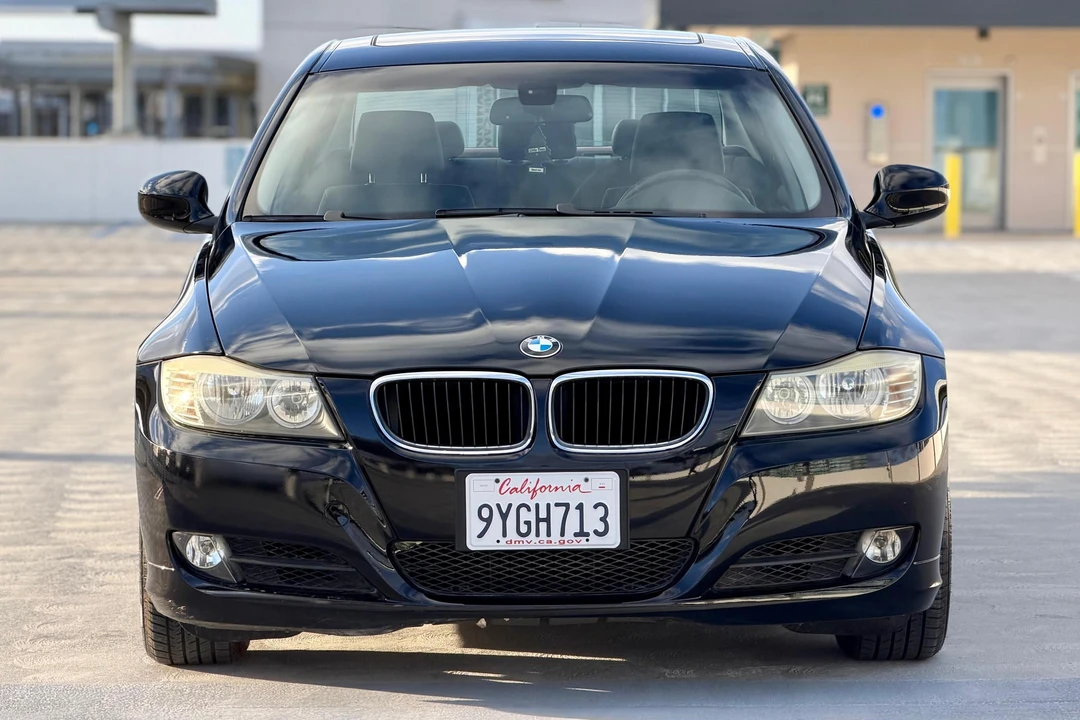 2009 BMW E90 3 Series Sedan - Image 2 of 31