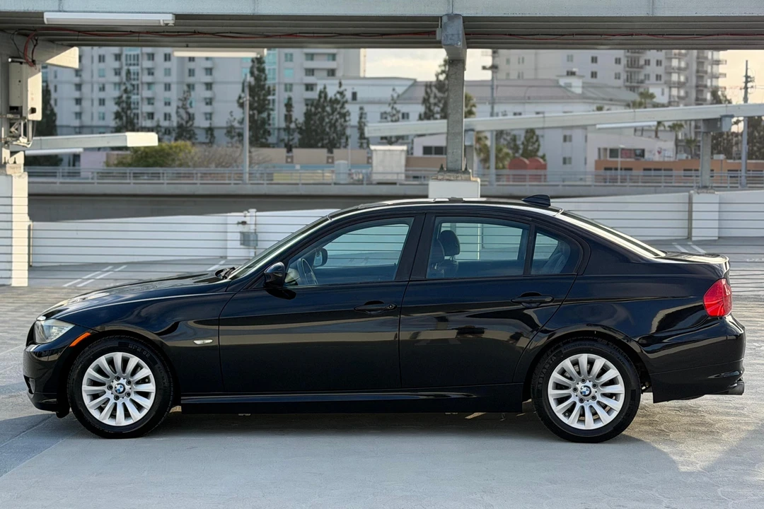 2009 BMW E90 3 Series Sedan - Image 3 of 31