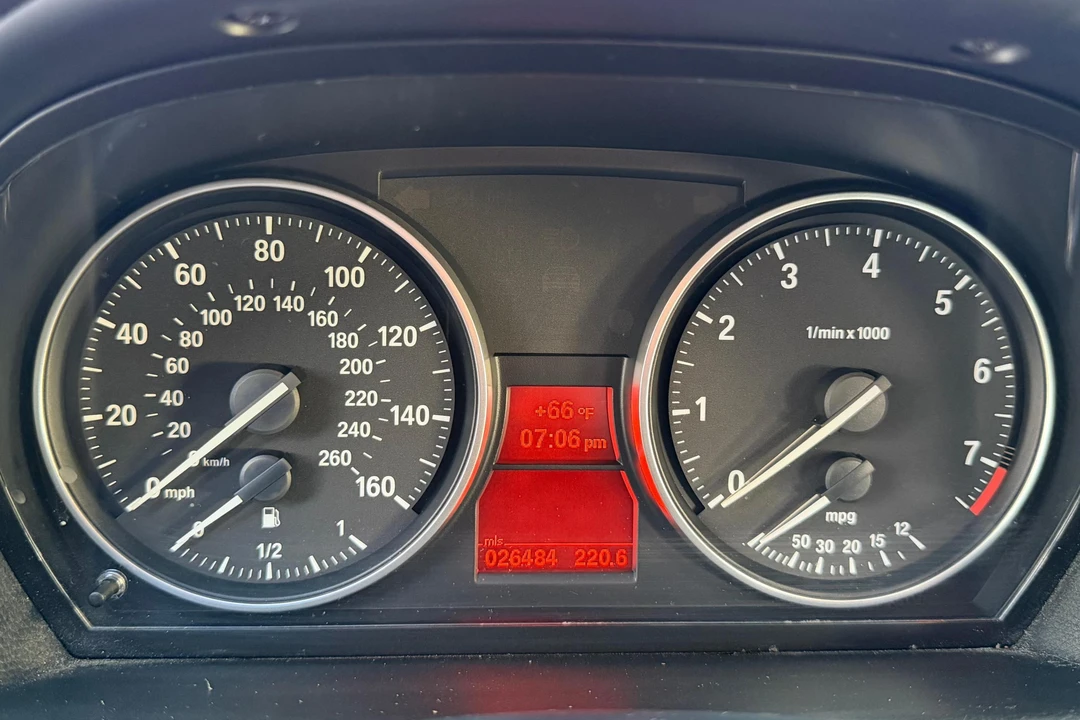 2009 BMW E90 3 Series Sedan - Image 29 of 31