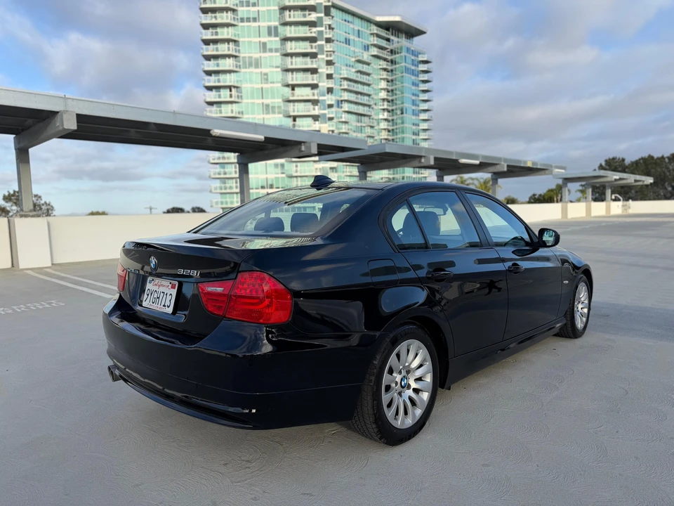 2009 BMW E90 3 Series Sedan - Image 13 of 31