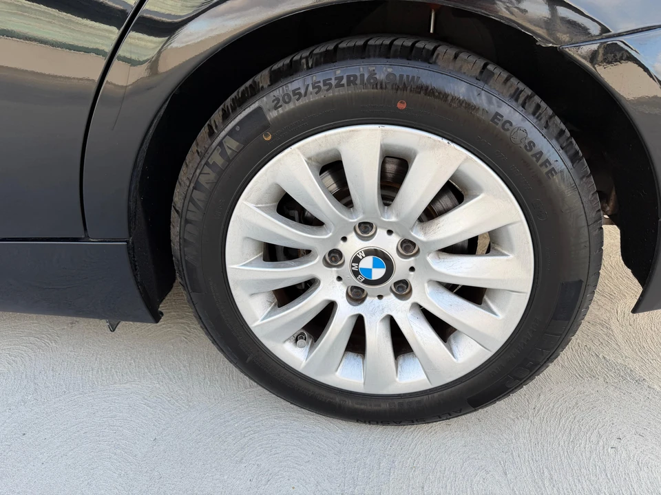 2009 BMW E90 3 Series Sedan - Image 23 of 31