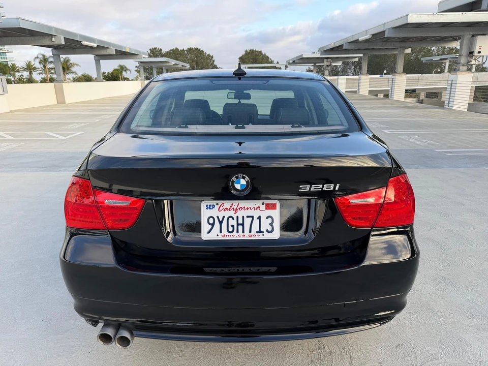 2009 BMW E90 3 Series Sedan - Image 11 of 31