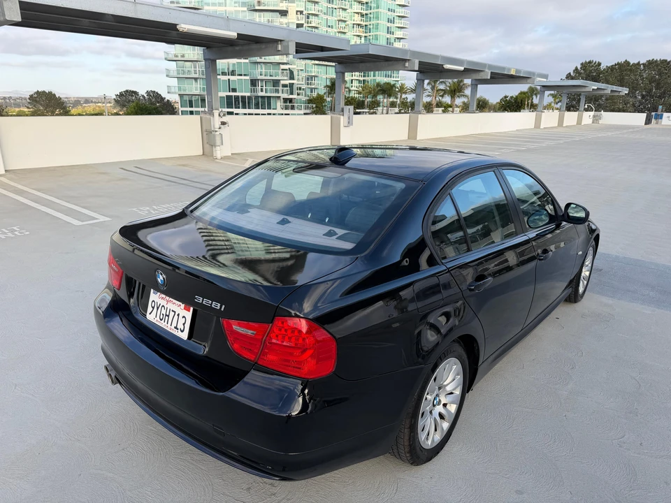 2009 BMW E90 3 Series Sedan - Image 12 of 31