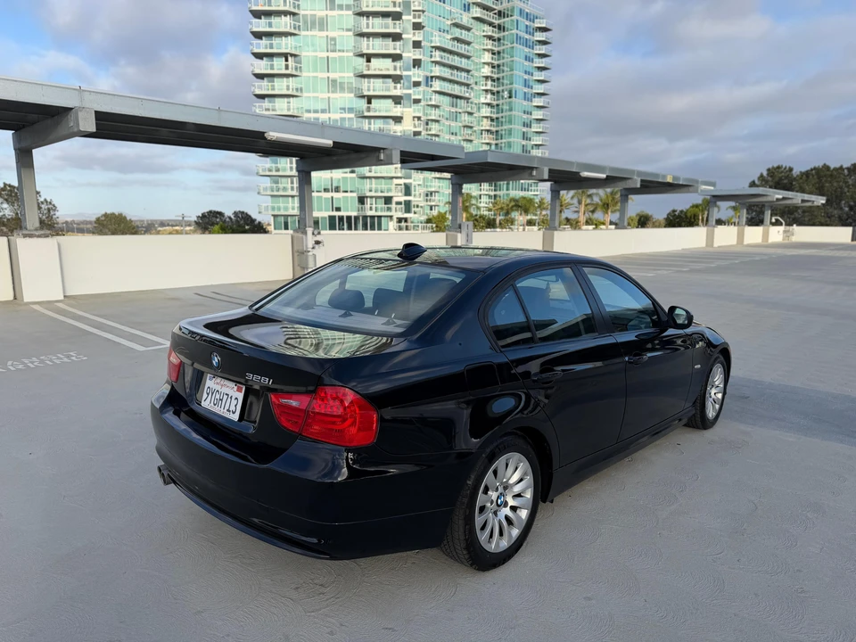 2009 BMW E90 3 Series Sedan - Image 14 of 31