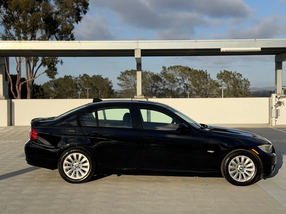 2009 BMW E90 3 Series Sedan - Image 15 of 31