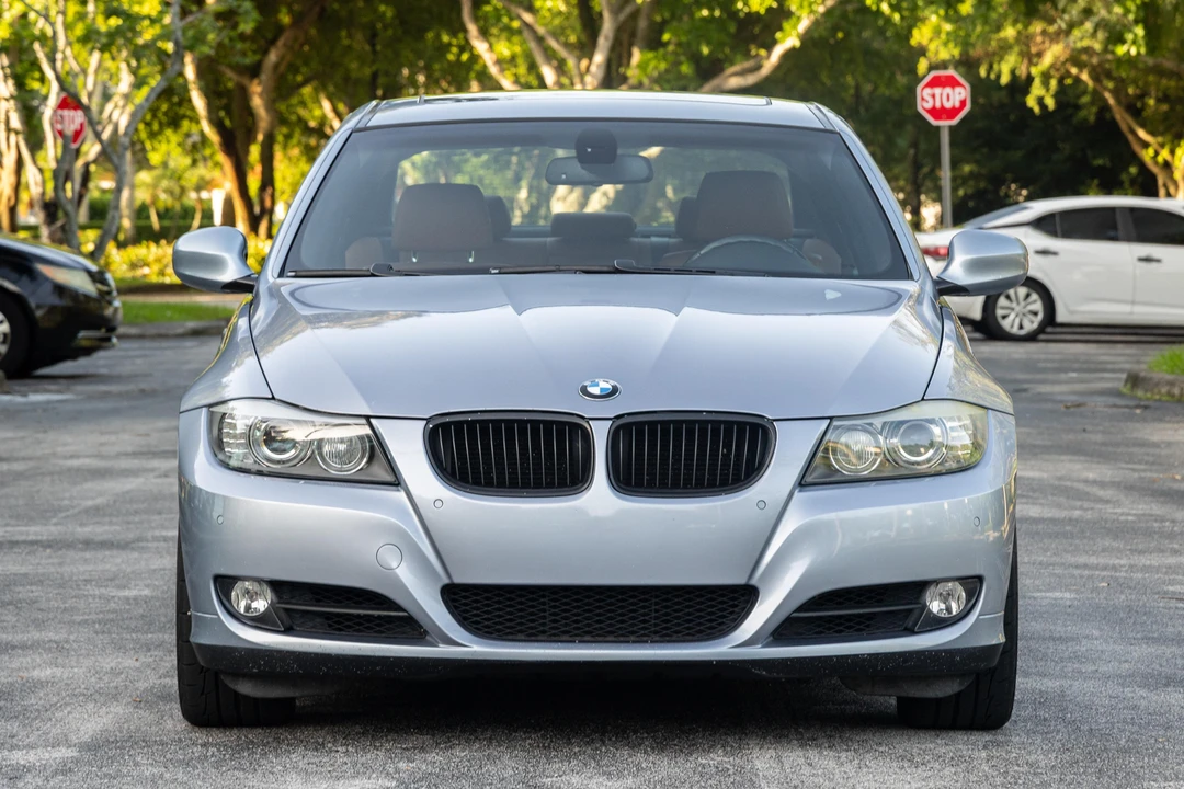 2009 BMW E90 3 Series Sedan - Image 2 of 31