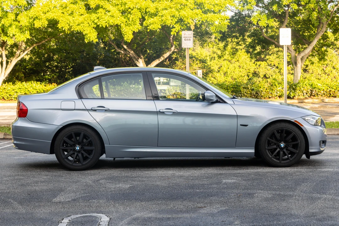 2009 BMW E90 3 Series Sedan - Image 3 of 31