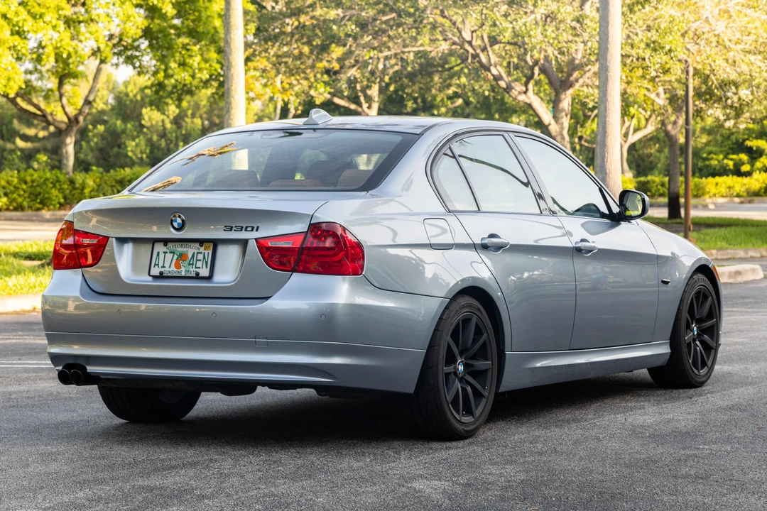 2009 BMW E90 3 Series Sedan - Image 8 of 31