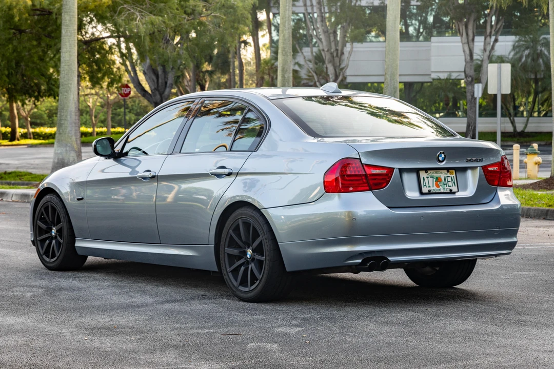 2009 BMW E90 3 Series Sedan - Image 4 of 31