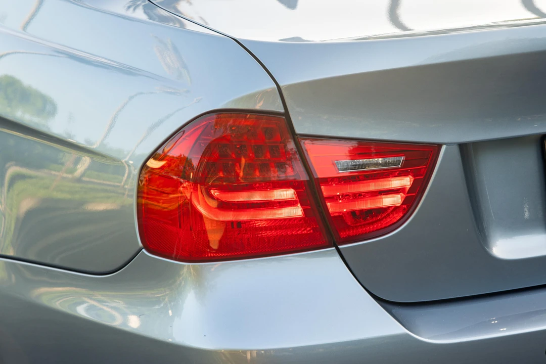 2009 BMW E90 3 Series Sedan - Image 17 of 31