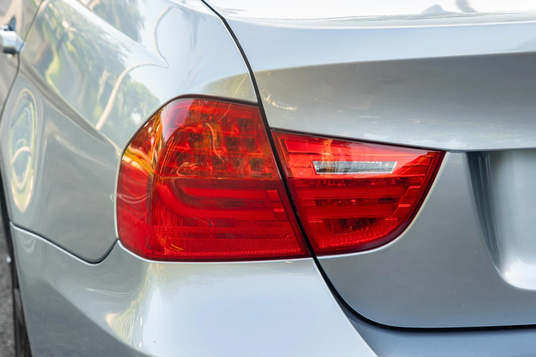 2009 BMW E90 3 Series Sedan - Image 15 of 31