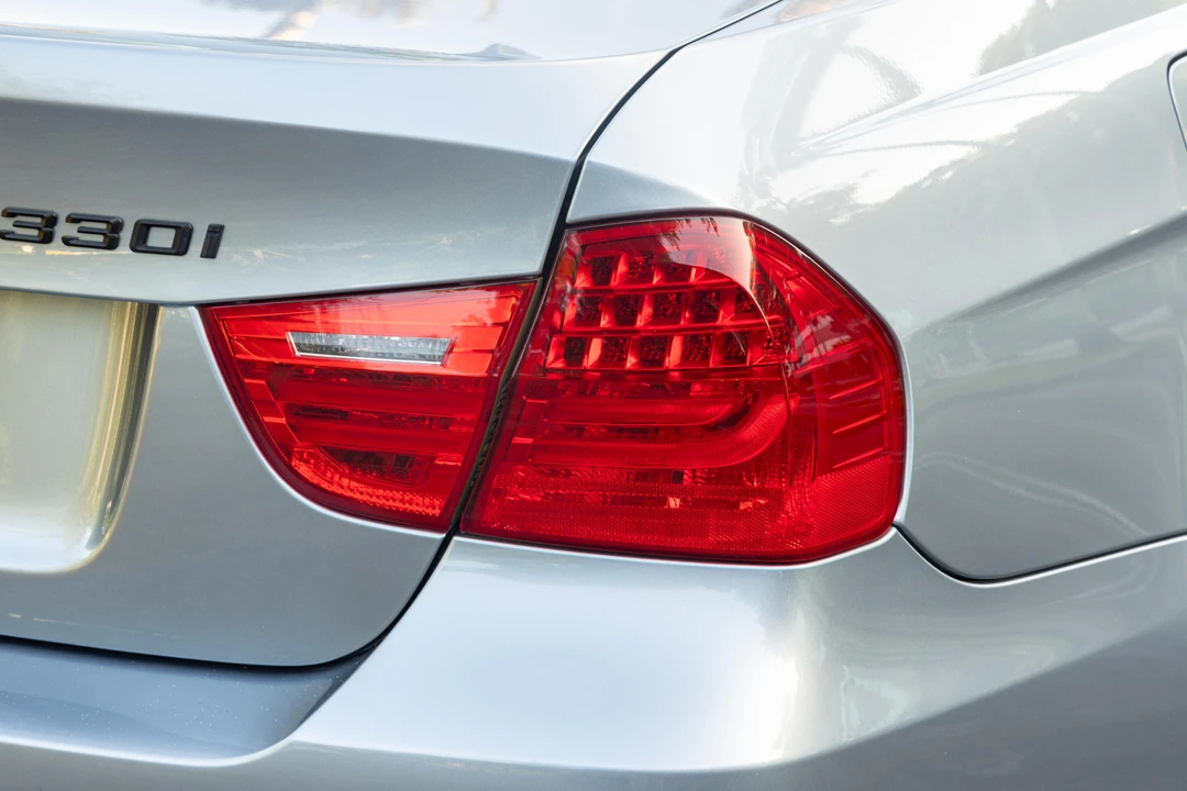2009 BMW E90 3 Series Sedan - Image 16 of 31