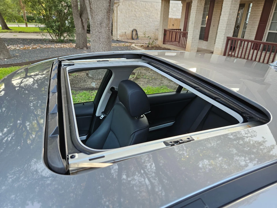 2009 BMW E90 3 Series Sedan - Image 21 of 31