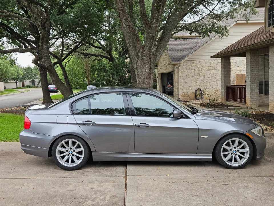 2009 BMW E90 3 Series Sedan - Image 11 of 31