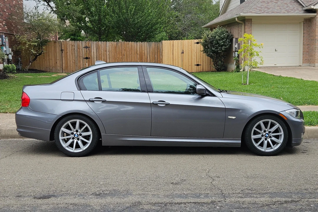 2009 BMW E90 3 Series Sedan - Image 3 of 31