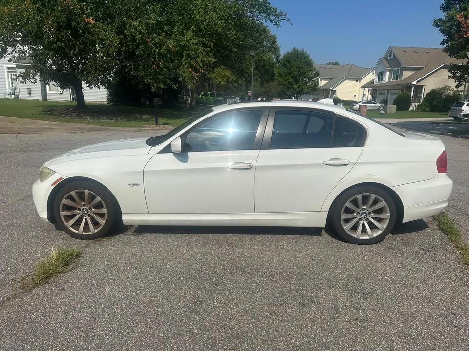2009 BMW E90 3 Series Sedan - Image 6 of 8