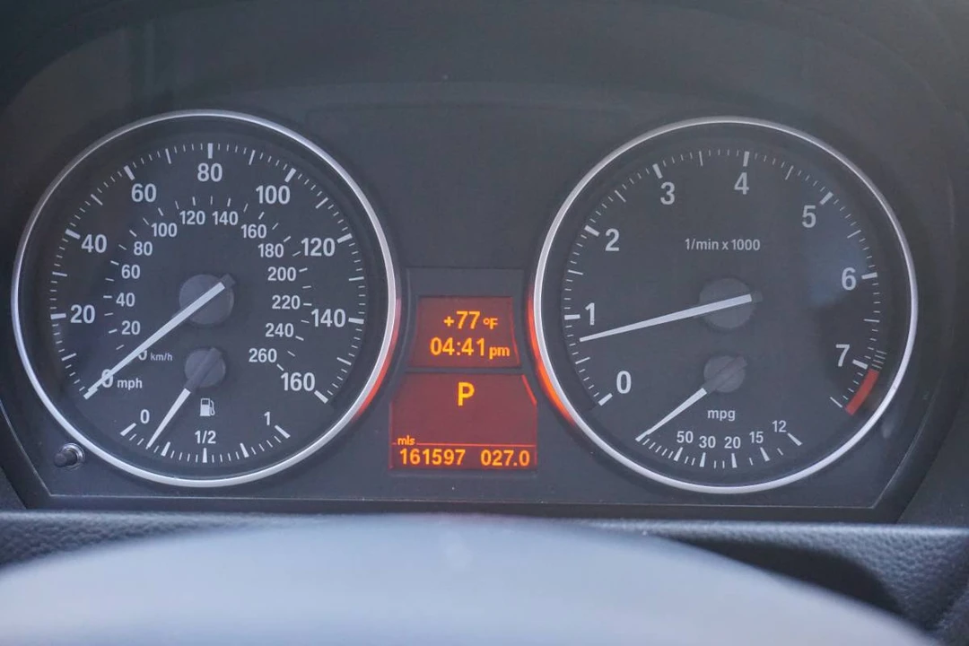 2009 BMW E90 3 Series Sedan - Image 8 of 15