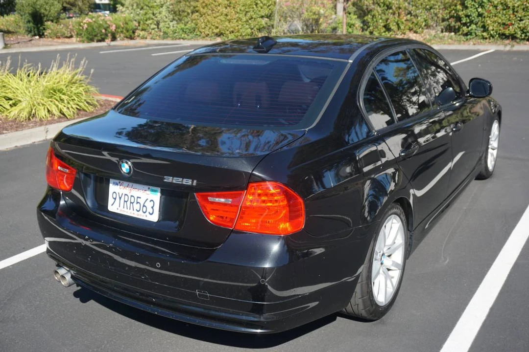 2009 BMW E90 3 Series Sedan - Image 5 of 15