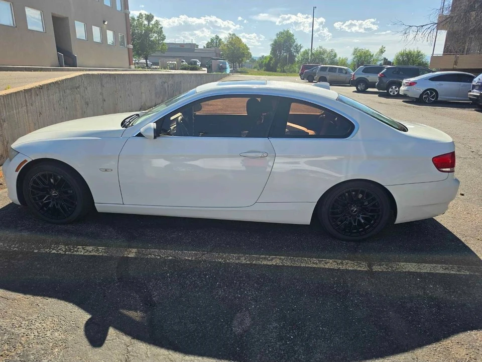 2009 BMW E90 3 Series Sedan - Image 3 of 10