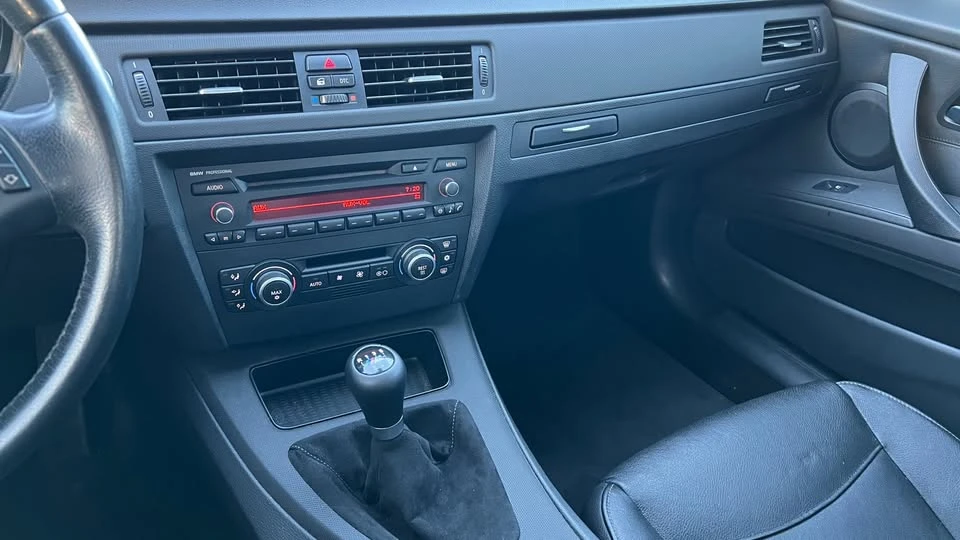 2009 BMW E90 3 Series Sedan - Image 18 of 19