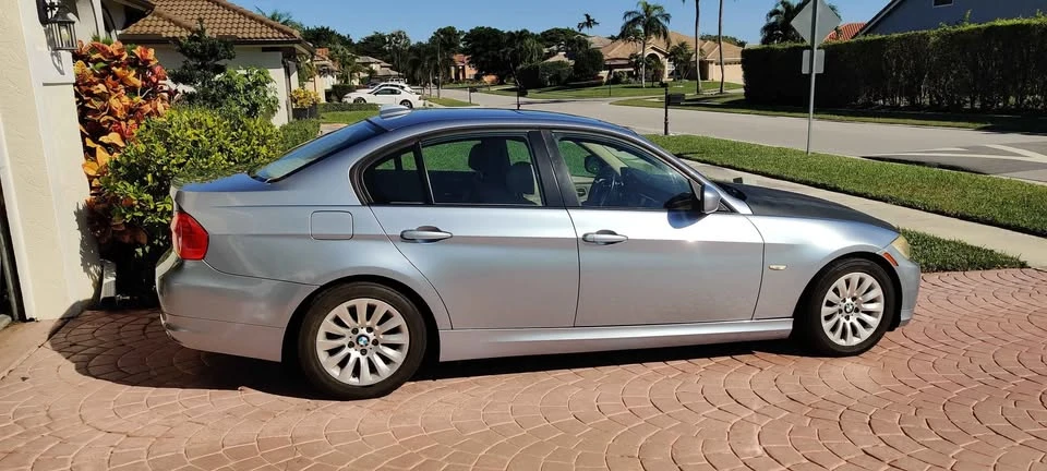 2009 BMW E90 3 Series Sedan - Image 2 of 10