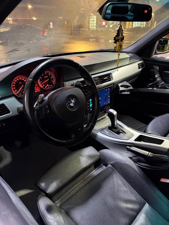 2009 BMW E90 3 Series Sedan - Image 9 of 17