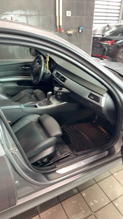 2009 BMW E90 3 Series Sedan - Image 14 of 17