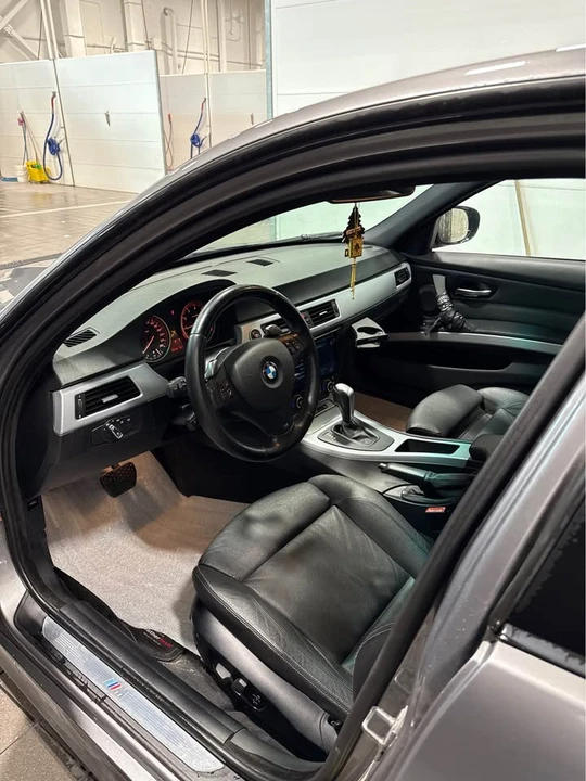 2009 BMW E90 3 Series Sedan - Image 13 of 17